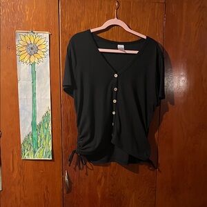 No Boundaries Black V-Neck Button-Down Top